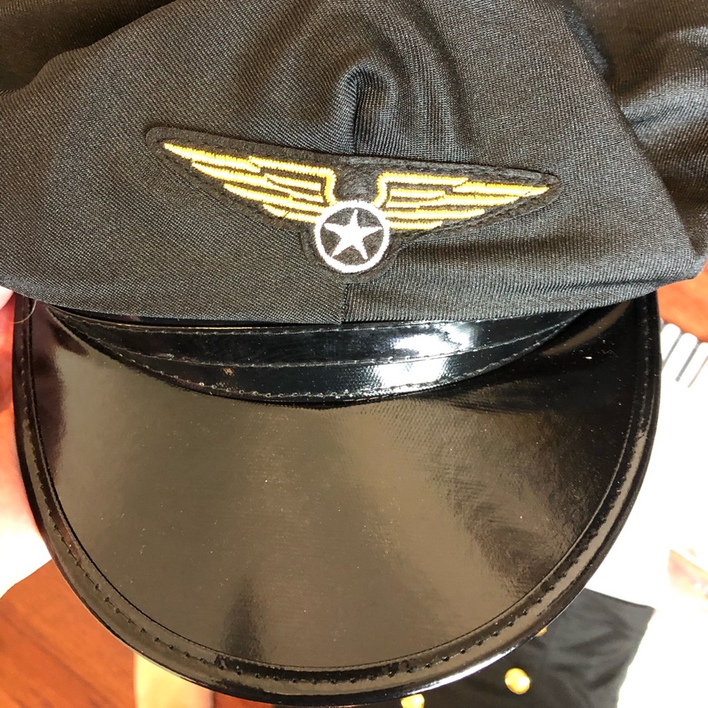 First Class Captain Costume from Spirit - Picture 7 of 16
